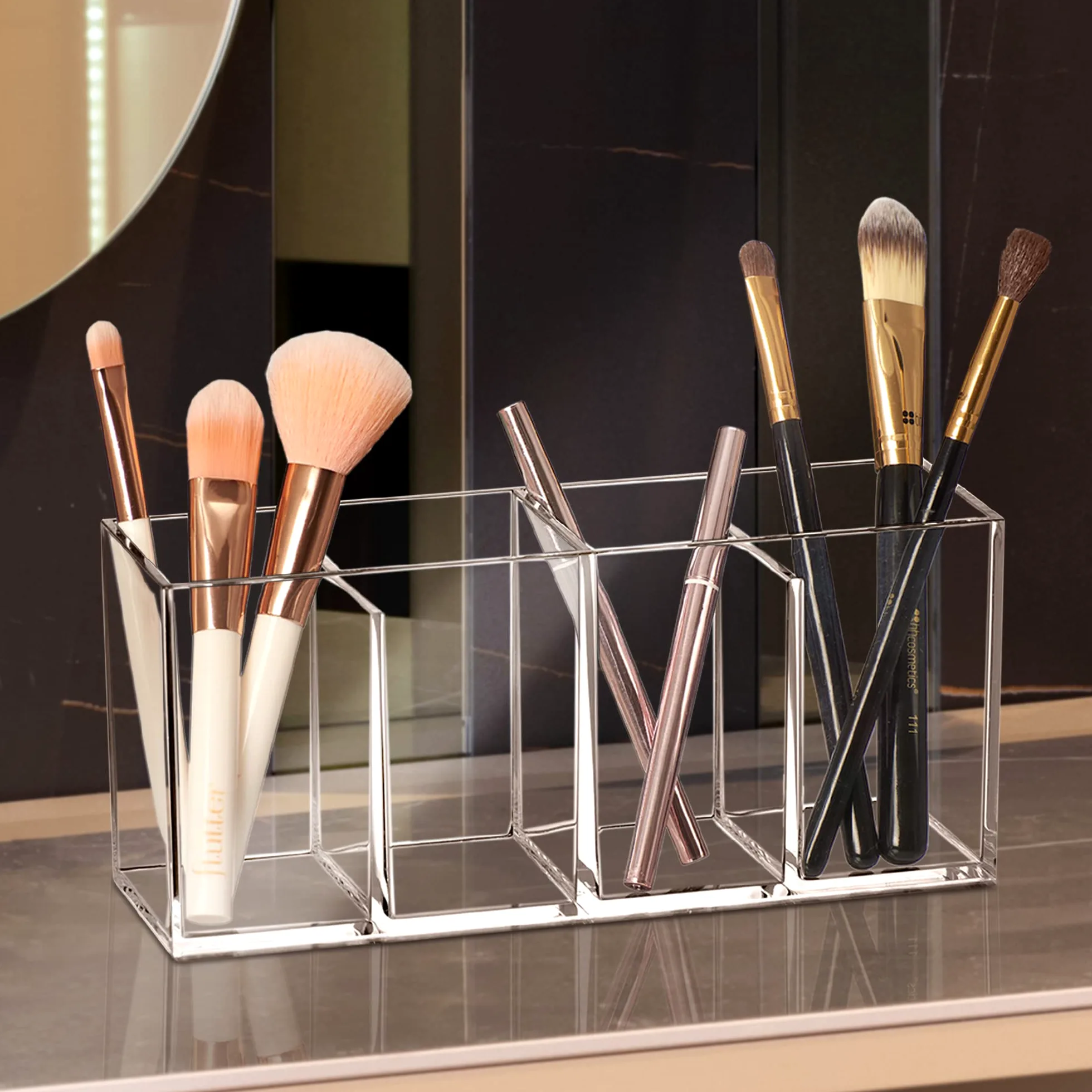 Amazing Abby Glamour - Organizer per trucchi in acrilico a 4 scomparti, porta pennelli da trucco in plastica trasparente, soluzione perfetta per riporre pennelli da trucco, matite per sopracciglia e