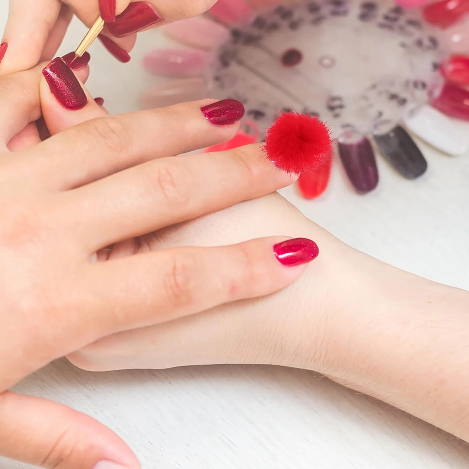 Kit Accessori Unghie 24 Pezzi Decorazioni per Nail Art Palle Soffici in Lana per Manicure Creativa Decorazione per Unghie Fai da Te