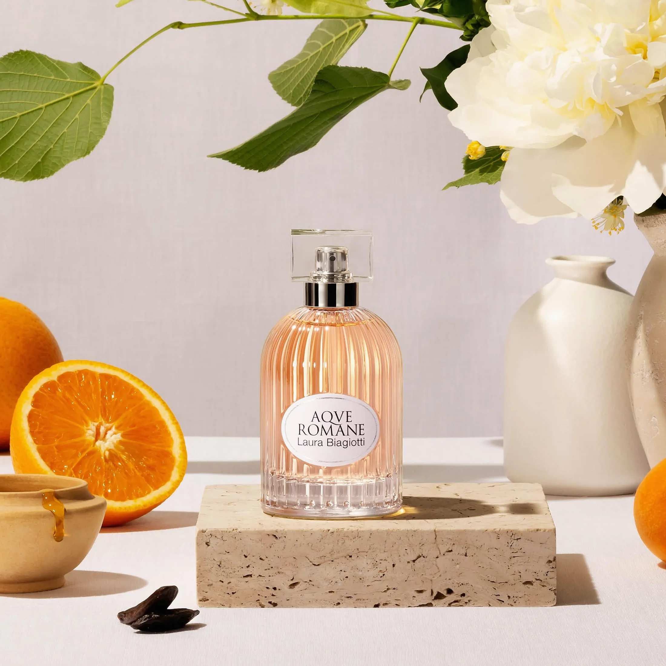 Laura Biagiotti – Aqve Romane Ambrosia Aurea Eau de Toilette 100 ml – Profumo Donna – Fragranza Floreale e Muschiata Dolce – Note Delicate e Sensuali – Iconico Flacone ispirato ai Templi Romani