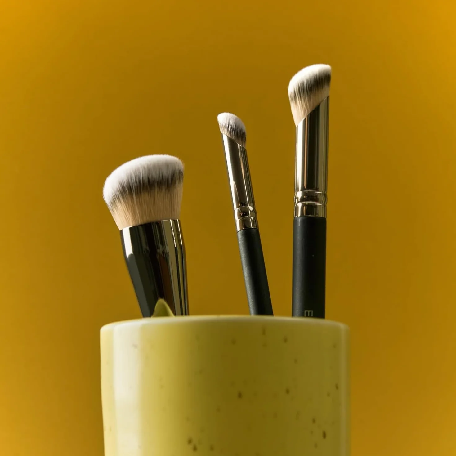 ENERGY 370S Pennello Correttore Piccolo per Copertura Mirata & Occhiaie – Pennello Trucco di Precisione con Setole Sintetiche Vegane