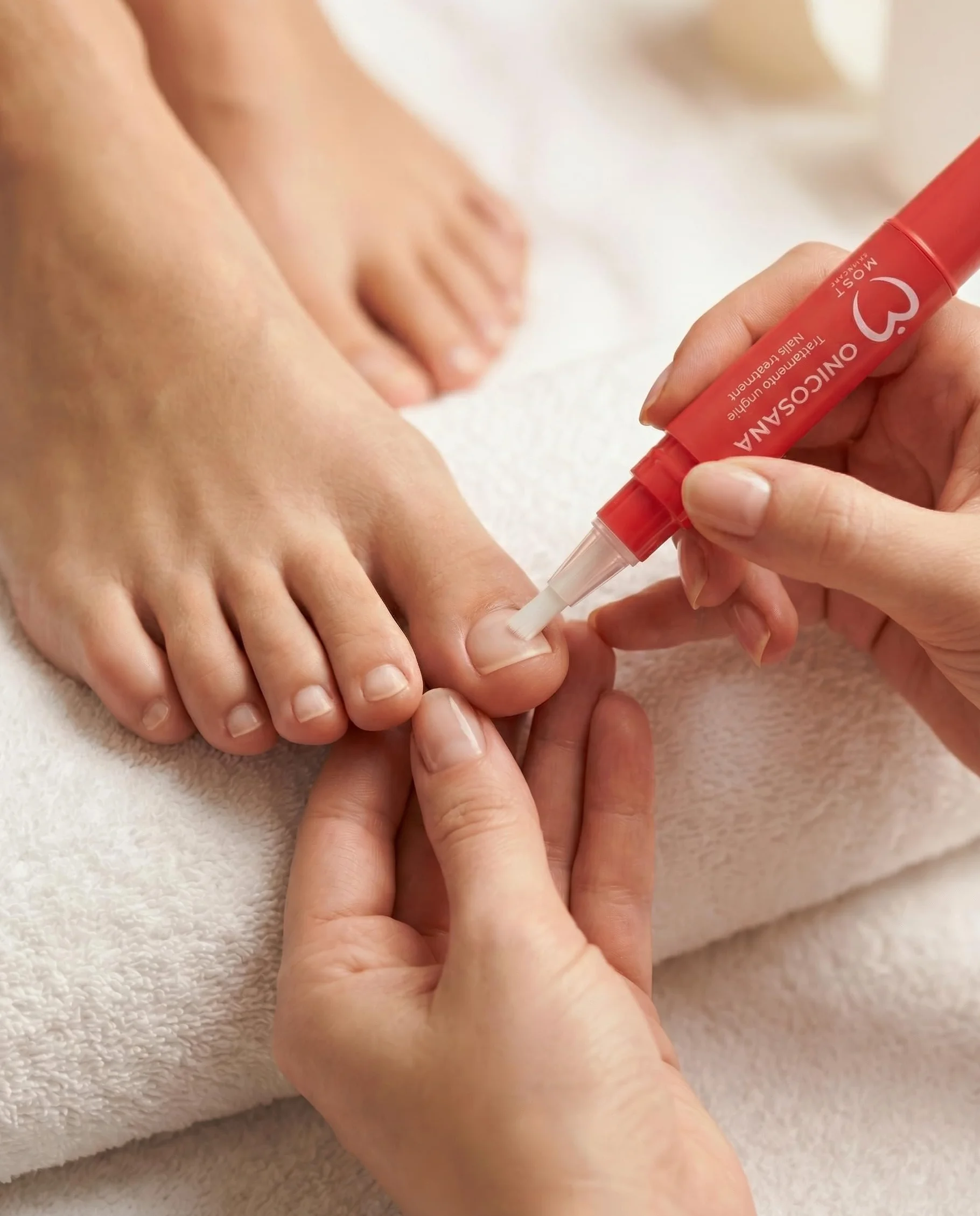 MOST Onicosana - Penna Rinforzante Unghie e Cuticole con Acido Salicilico e Zolfo per Cura Piedi, Mani, Unghia Rovinata, Psoriasi Unghie - Protegge e Ripara, Efficace per Pedicure e Manicure, 4 ml